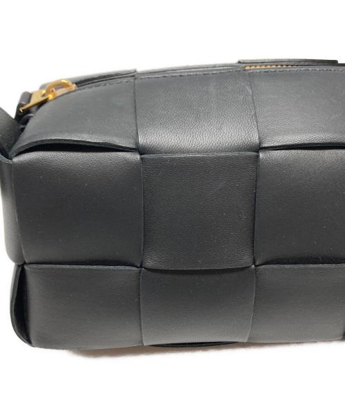 BOTTEGA VENETA（ボッテガベネタ）BOTTEGA VENETA (ボッテガベネタ) ブリックカセットハンドバッグ ブラックの古着・服飾アイテム