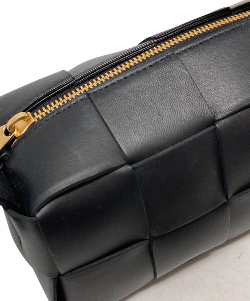 BOTTEGA VENETA（ボッテガベネタ）BOTTEGA VENETA (ボッテガベネタ) ブリックカセットハンドバッグ ブラックの古着・服飾アイテム