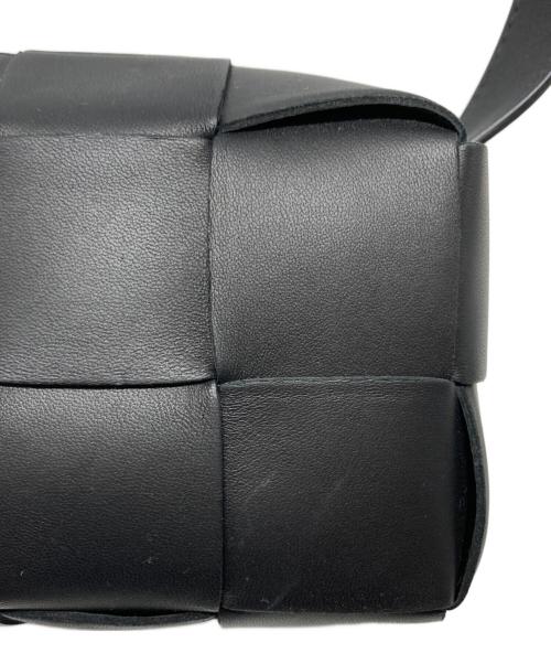 BOTTEGA VENETA（ボッテガベネタ）BOTTEGA VENETA (ボッテガベネタ) ブリックカセットハンドバッグ ブラックの古着・服飾アイテム
