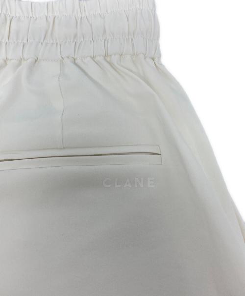 CLANE（クラネ）CLANE (クラネ) ベーシックタックパンツ / 18110-7202 ホワイトの古着・服飾アイテム