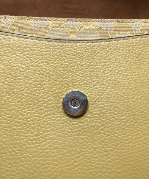 COACH（コーチ）COACH (コーチ) ロニー シグネチャー ショルダーバッグ / C8307 イエローの古着・服飾アイテム
