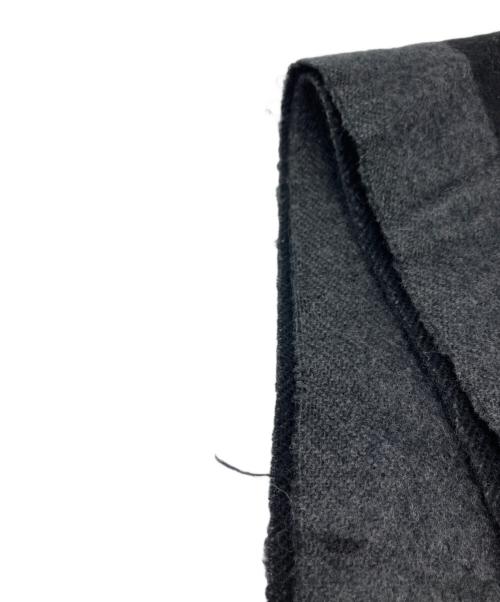 LOUIS VUITTON（ルイ ヴィトン）LOUIS VUITTON (ルイ ヴィトン) エシャルプカーディフ マフラー/401486 グレー×ブラック サイズ:₋の古着・服飾アイテム