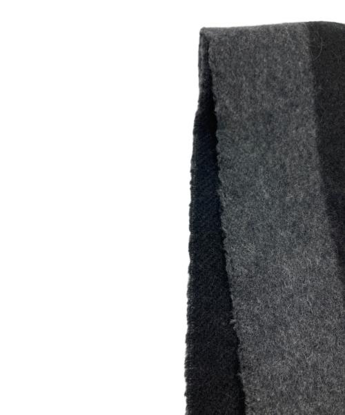 LOUIS VUITTON（ルイ ヴィトン）LOUIS VUITTON (ルイ ヴィトン) エシャルプカーディフ マフラー/401486 グレー×ブラック サイズ:₋の古着・服飾アイテム