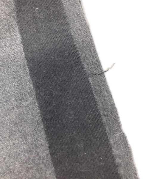 LOUIS VUITTON（ルイ ヴィトン）LOUIS VUITTON (ルイ ヴィトン) エシャルプカーディフ マフラー/401486 グレー×ブラック サイズ:₋の古着・服飾アイテム