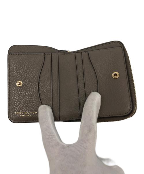 TORY BURCH（トリーバーチ）TORY BURCH (トリーバーチ) 2つ折り財布/10006102 ベージュ サイズ:-の古着・服飾アイテム