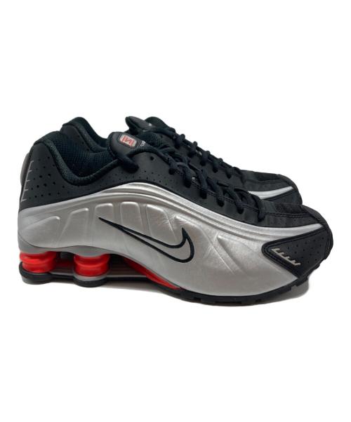 NIKE（ナイキ）NIKE (ナイキ) SHOX R4 METALLIC SILVER/METALLIC SILVER-BLACK/HQ1988-002 ブラック サイズ:US9の古着・服飾アイテム
