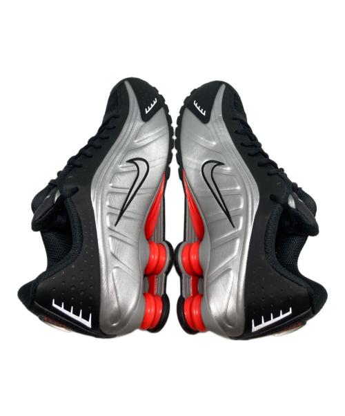 NIKE（ナイキ）NIKE (ナイキ) SHOX R4 METALLIC SILVER/METALLIC SILVER-BLACK/HQ1988-002 ブラック サイズ:US9の古着・服飾アイテム
