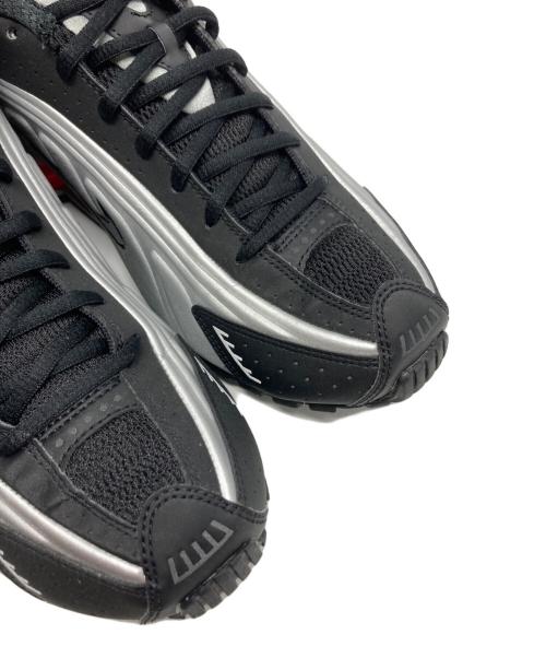 NIKE（ナイキ）NIKE (ナイキ) SHOX R4 METALLIC SILVER/METALLIC SILVER-BLACK/HQ1988-002 ブラック サイズ:US9の古着・服飾アイテム