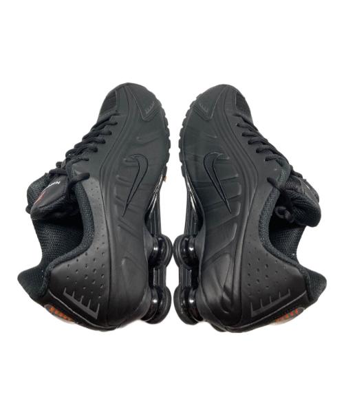 NIKE（ナイキ）NIKE (ナイキ) SHOX R4 BLACK/BLACK-BLACK-MAX ORANGE/AR3565-004 ブラック サイズ:US10.5の古着・服飾アイテム