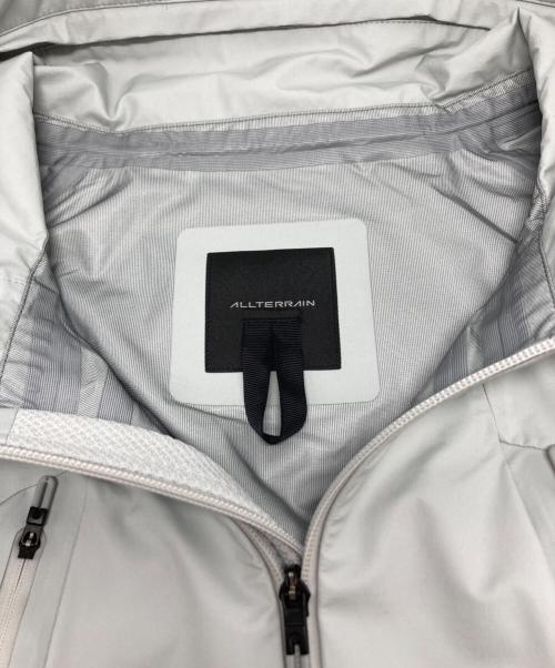 DESCENTE ALLTERRAIN（デザイント オルテライン）DESCENTE ALLTERRAIN (デザイント オルテライン) HARD SHELL JACKET “CREAS“ / DU5FWBA2M グレー サイズ:Lの古着・服飾アイテム