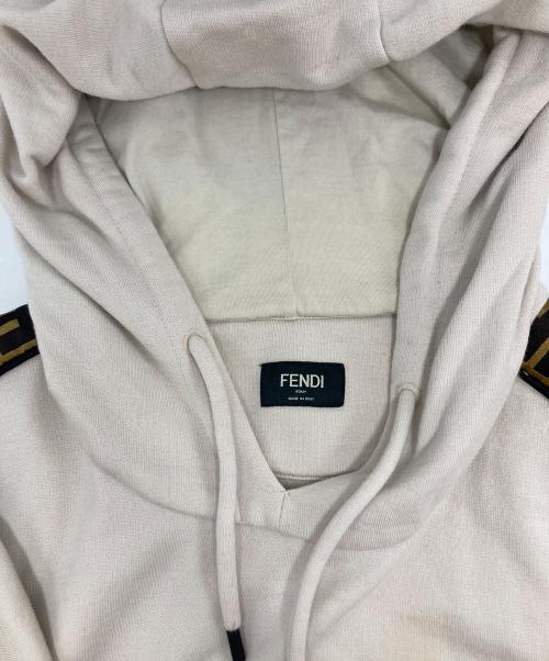 FENDI（フェンディ）FENDI (フェンディ) ズッカ柄テープラインパーカー / FY0870 A1EG アイボリー サイズ:52の古着・服飾アイテム