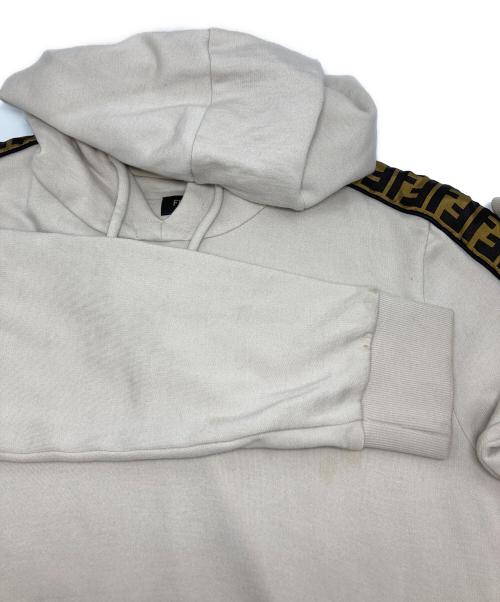 FENDI（フェンディ）FENDI (フェンディ) ズッカ柄テープラインパーカー / FY0870 A1EG アイボリー サイズ:52の古着・服飾アイテム
