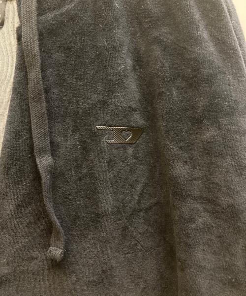 DIESEL（ディーゼル）DIESEL (ディーゼル) ROX-OUT-1 RDBEK / スリットVネックプルオーバーパーカー / A17218 グレー サイズ:XSの古着・服飾アイテム