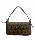 FENDI (フェンディ) ズッカ柄ショルダーバッグ ブラウン：177000円