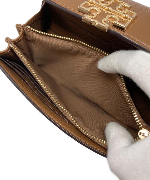 TORY BURCH（トリーバーチ）TORY BURCH (トリーバーチ) BRITTEN ENVELOPE WALLET ブラウンの古着・服飾アイテム