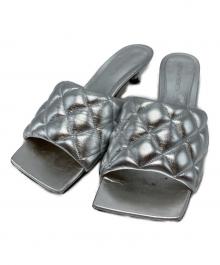 BOTTEGA VENETA（ボッテガベネタ）の古着「PADDED SANDALS / 729764」｜シルバー