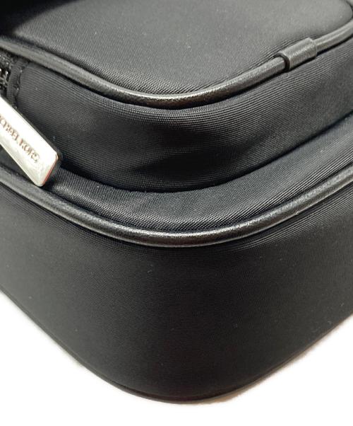 MICHAEL KORS（マイケルコース）MICHAEL KORS (マイケルコース) KHAI(カイ)ミディアムナイロンメッセンジャーバッグ / 35T5S5FM6C ブラックの古着・服飾アイテム