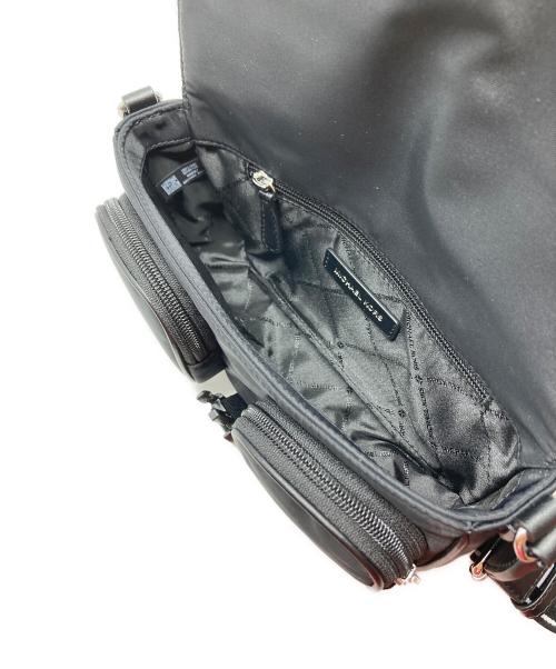 MICHAEL KORS（マイケルコース）MICHAEL KORS (マイケルコース) KHAI(カイ)ミディアムナイロンメッセンジャーバッグ / 35T5S5FM6C ブラックの古着・服飾アイテム