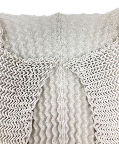 ISSEY MIYAKE（イッセイミヤケ）ISSEY MIYAKE (イッセイミヤケ) プリーツカーディガン / IM12KO768 ベージュ サイズ:2の古着・服飾アイテム