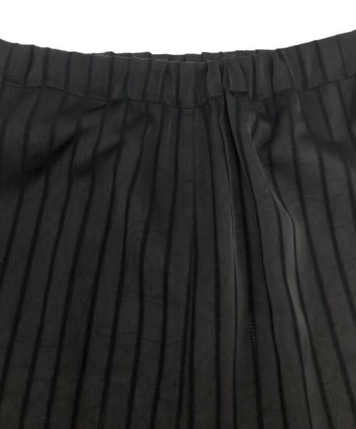 JOURNAL STANDARD relume（ジャーナルスタンダード レリューム）JOURNAL STANDARD relume (ジャーナルスタンダード レリューム) satin stripe easy pants ブラック サイズ:FREE 未使用品の古着・服飾アイテム