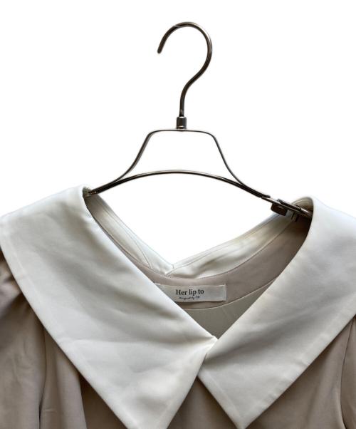 HER LIP TO（ハーリップトゥ）Her lip to (ハーリップトゥ) Butterfly Collar Pleated Dress / 1241305053 ベージュ サイズ:Sの古着・服飾アイテム
