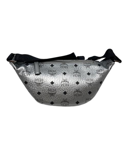MCM（エムシーエム）MCM (エムシーエム) Berlin Silver Metallic Coated Canvas Belt Bag/MUZ9SFI31SB001 シルバー サイズ:₋の古着・服飾アイテム
