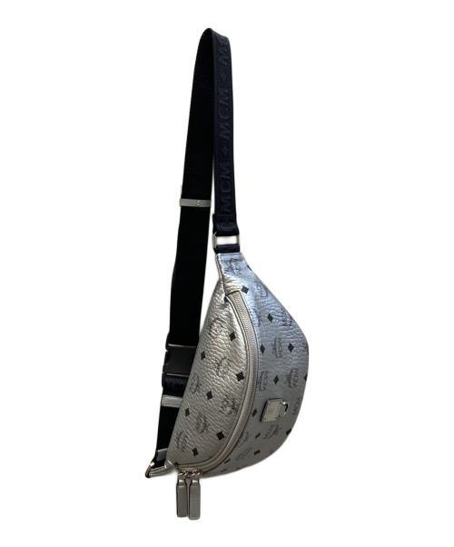 MCM（エムシーエム）MCM (エムシーエム) Berlin Silver Metallic Coated Canvas Belt Bag/MUZ9SFI31SB001 シルバー サイズ:₋の古着・服飾アイテム