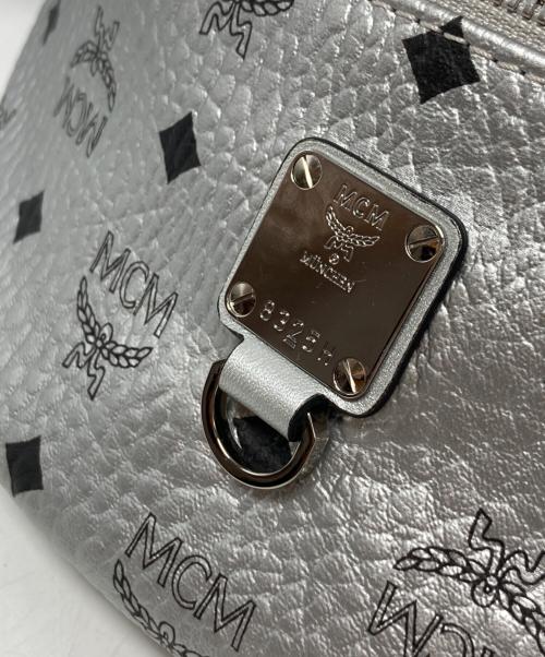 MCM（エムシーエム）MCM (エムシーエム) Berlin Silver Metallic Coated Canvas Belt Bag/MUZ9SFI31SB001 シルバー サイズ:₋の古着・服飾アイテム