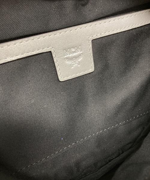 MCM（エムシーエム）MCM (エムシーエム) Berlin Silver Metallic Coated Canvas Belt Bag/MUZ9SFI31SB001 シルバー サイズ:₋の古着・服飾アイテム