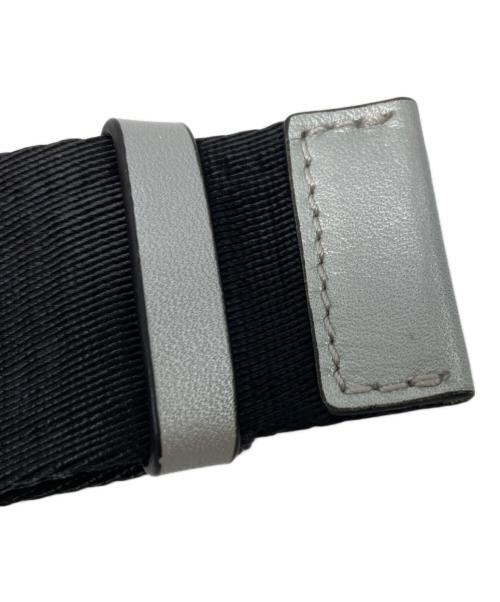MCM（エムシーエム）MCM (エムシーエム) Berlin Silver Metallic Coated Canvas Belt Bag/MUZ9SFI31SB001 シルバー サイズ:₋の古着・服飾アイテム