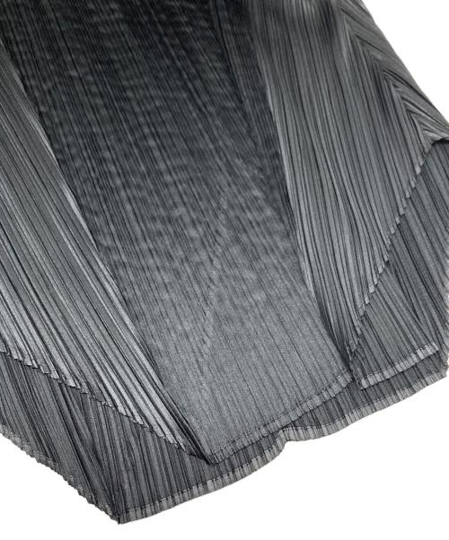 ISSEY MIYAKE（イッセイミヤケ）ISSEY MIYAKE (イッセイミヤケ) ノースリーブワンピース / IM41FH115 ブラック サイズ:2の古着・服飾アイテム