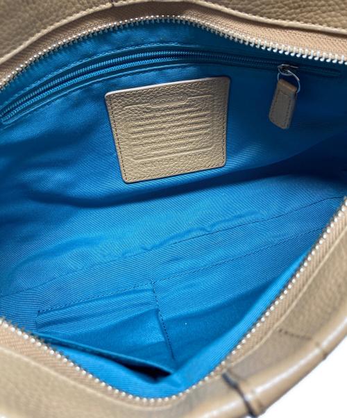 COACH（コーチ）COACH (コーチ) イースト ウェスト ダッフル ショルダーバッグ ベージュの古着・服飾アイテム