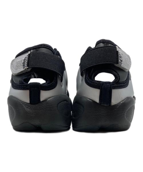 NIKE（ナイキ）NIKE (ナイキ) WMNS AIR RIFT / IR1226-001 シルバー×ブラック サイズ:US7の古着・服飾アイテム