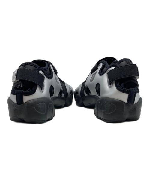 NIKE（ナイキ）NIKE (ナイキ) WMNS AIR RIFT / IR1226-001 シルバー×ブラック サイズ:US7の古着・服飾アイテム