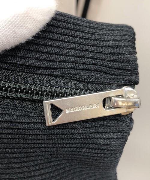 Maison MIHARA YASUHIRO（メゾン ミハラ ヤスヒロ）Maison MIHARA YASUHIRO (メゾン ミハラ ヤスヒロ) ツイストトラックパンツ ベージュ サイズ:46の古着・服飾アイテム