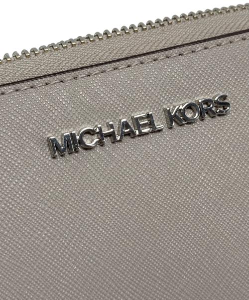 MICHAEL KORS（マイケルコース）MICHAEL KORS (マイケルコース) ラウンドファスナー長財布/35F5STVZ3L グレー サイズ:₋の古着・服飾アイテム