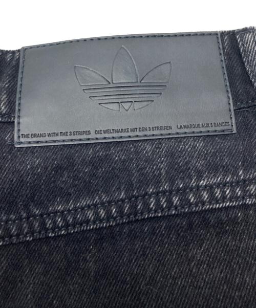 adidas（アディダス）adidas (アディダス) アディカラーデニムストライプスリーストラックパンツ JD3109 ブラック サイズ:W28 L30の古着・服飾アイテム