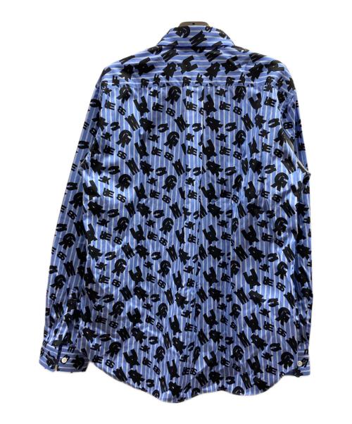 COMME des GARCONS HOMME DEUX（コムデギャルソン オム ドゥ）COMME des GARCONS HOMME DEUX (コムデギャルソン オム ドゥ) Light Blue Stripe Shirt With Layered Letter Print/DR-B040 スカイブルー サイズ:Mの古着・服飾アイテム
