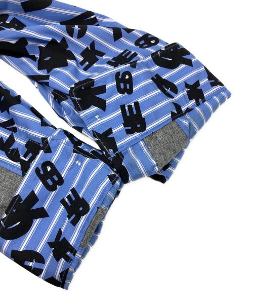 COMME des GARCONS HOMME DEUX（コムデギャルソン オム ドゥ）COMME des GARCONS HOMME DEUX (コムデギャルソン オム ドゥ) Light Blue Stripe Shirt With Layered Letter Print/DR-B040 スカイブルー サイズ:Mの古着・服飾アイテム