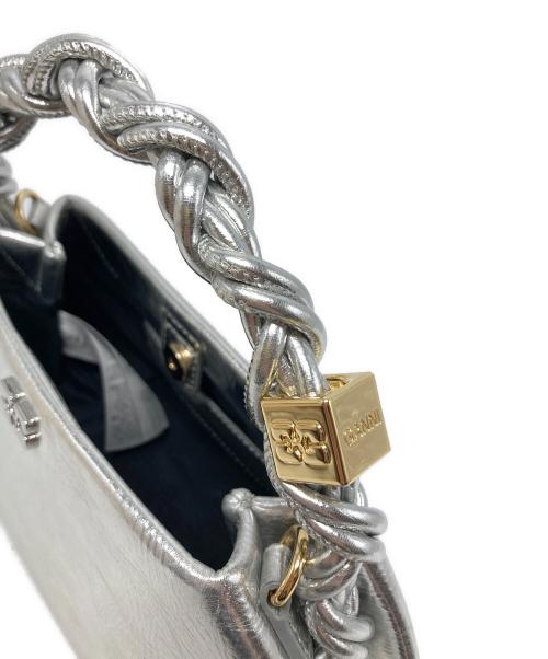GANNI（ガニー）GANNI (ガニー) Bou Bag Mini Metallic シルバー サイズ:₋の古着・服飾アイテム