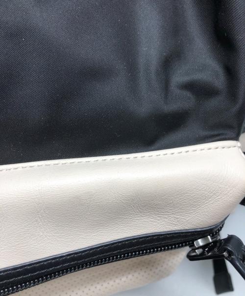 COACH（コーチ）COACH (コーチ) パーフォレイテッド バックパック / F57477 ブラック×ベージュの古着・服飾アイテム