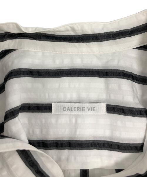 GALERIE VIE（ギャルリーヴィー）GALERIE VIE (ギャルリーヴィー) ソフトストライプ スタンドカラーシャツ / 23016101105 ホワイト サイズ:Fの古着・服飾アイテム