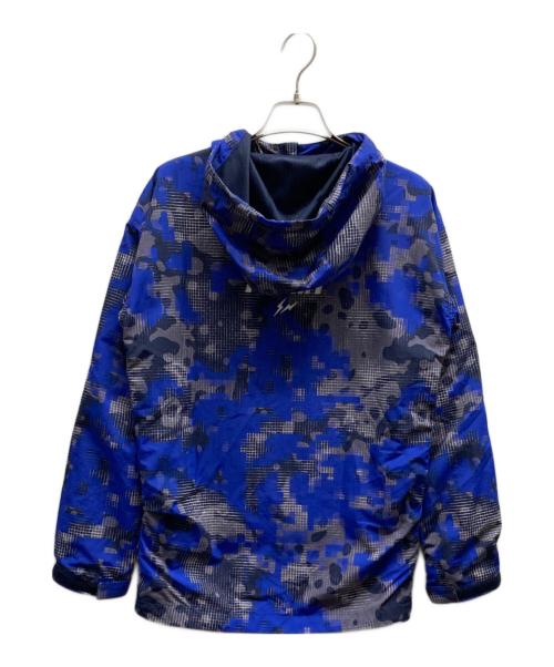 F.C.R.B.（エフシーレアルブリストル）F.C.R.B. (エフシーレアルブリストル) FRAGMENT DESIGN (フラグメントデザイン) CAMOUFLAGE NYLON BLOUSON / FCRB-260169 ブルー サイズ:Sの古着・服飾アイテム