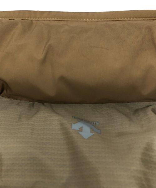 DESCENTE（デサント）DESCENTE (デサント) SHIPS JET BLUE (シップスジェットブルー) ダウンジャケット/D0R-T9875 ベージュ サイズ:Mの古着・服飾アイテム