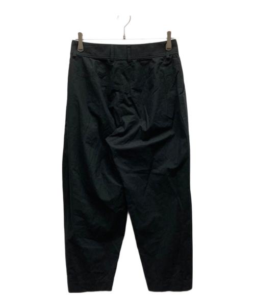 ISSEY MIYAKE（イッセイミヤケ）ISSEY MIYAKE (イッセイミヤケ) タックカーブパンツ / IM77-FF505 ブラック サイズ:2の古着・服飾アイテム