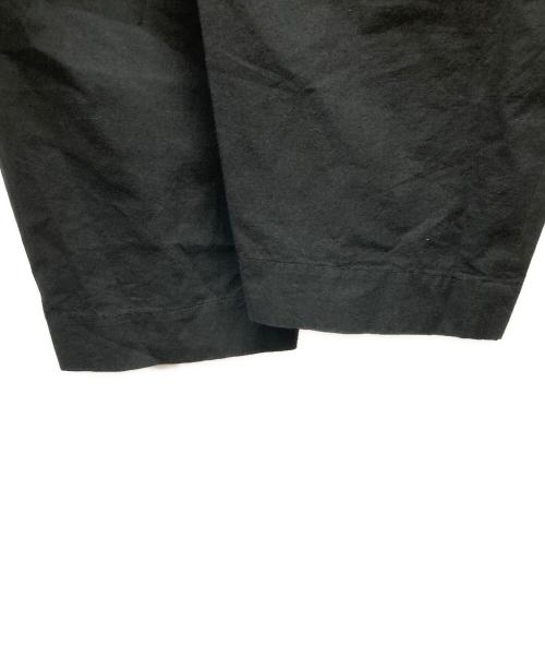ISSEY MIYAKE（イッセイミヤケ）ISSEY MIYAKE (イッセイミヤケ) タックカーブパンツ / IM77-FF505 ブラック サイズ:2の古着・服飾アイテム