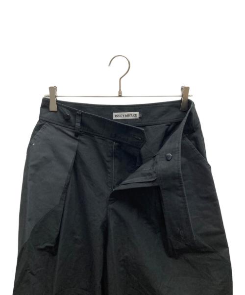 ISSEY MIYAKE（イッセイミヤケ）ISSEY MIYAKE (イッセイミヤケ) タックカーブパンツ / IM77-FF505 ブラック サイズ:2の古着・服飾アイテム