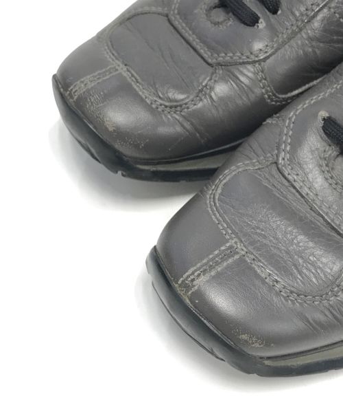 PRADA（プラダ）PRADA (プラダ) ローカットスニーカー グレー サイズ:34の古着・服飾アイテム