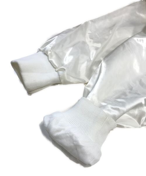 auburn（オーバーン）auburn (オーバーン) スタジャン ホワイト サイズ:Mの古着・服飾アイテム