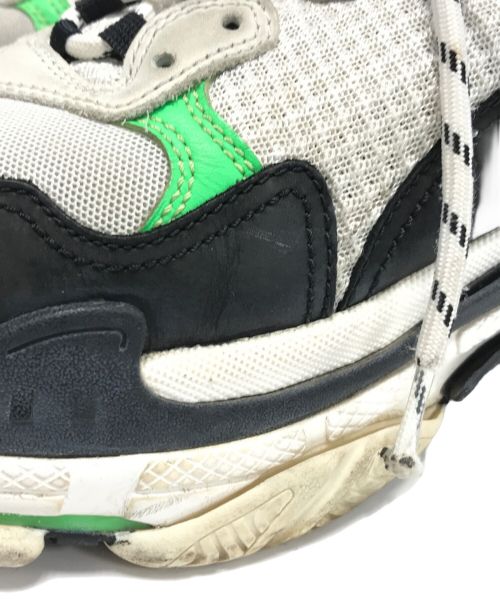 BALENCIAGA（バレンシアガ）BALENCIAGA (バレンシアガ) TRIPLE S ベージュ サイズ:UK8/EUR42/USA9の古着・服飾アイテム